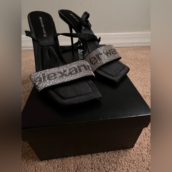 run true to size worn once - Picture 3 of 3